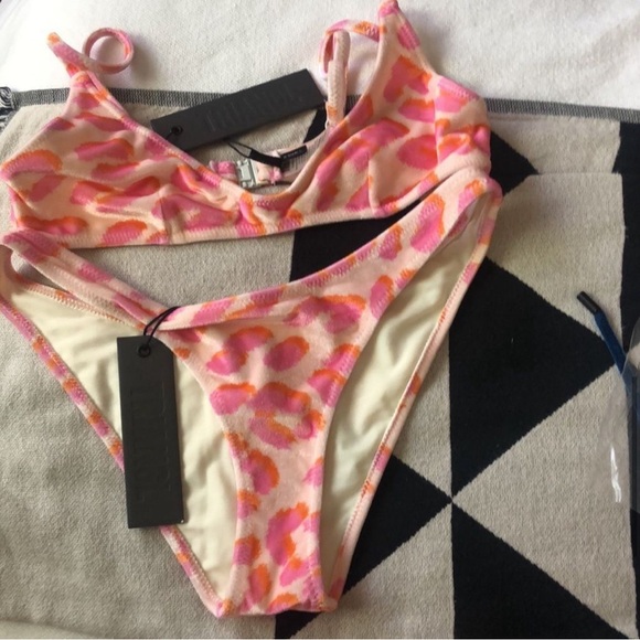 Triangl Bikini size medium! - Picture 3 of 3
